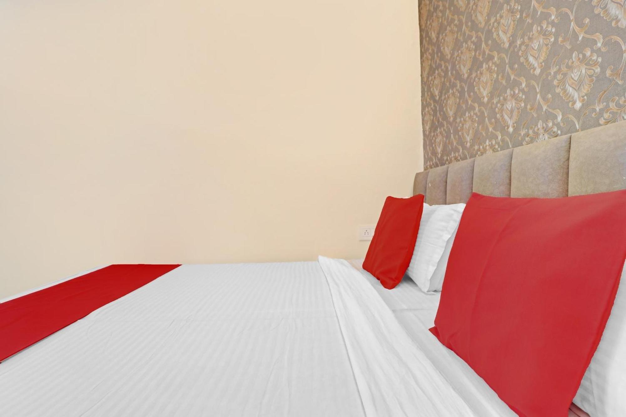 Hotel O Sky View Ludhijána Kültér fotó